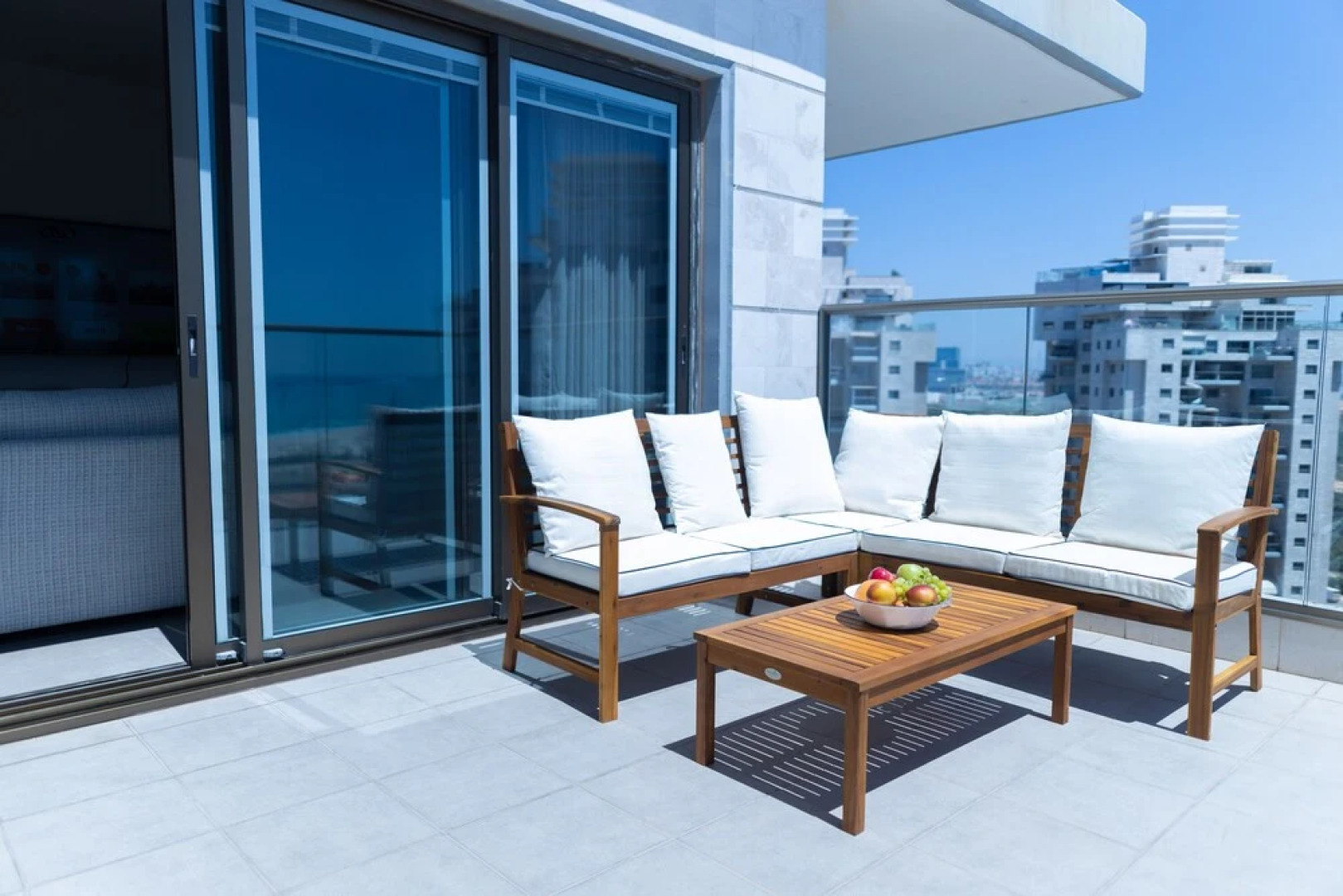 SeaFront Luxurious 3 BR Apartment