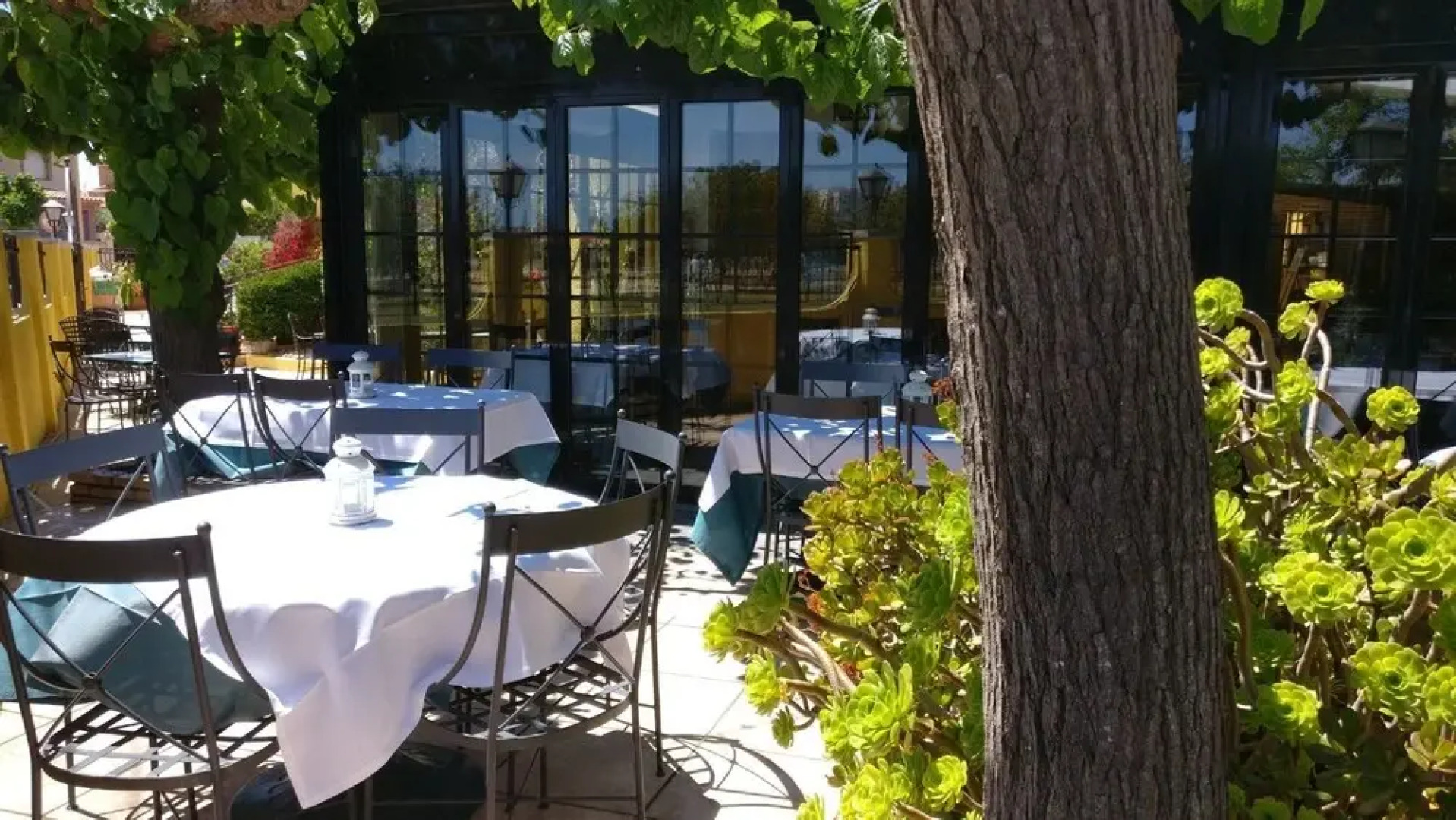 La Nova Tenalla - Adults Only