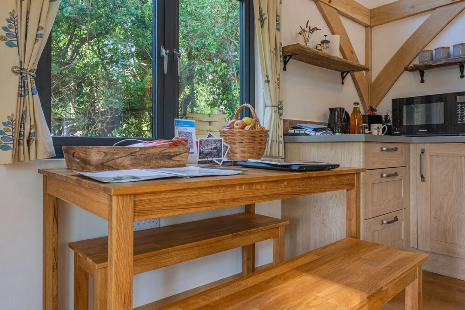 Alfriston Woodland Cabins - Foxes Hollow-hot Tub