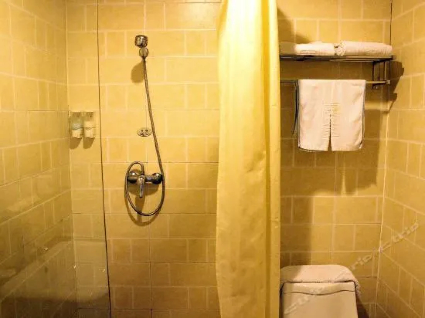 Xinyijia Express Hotel (Jiaozuo University Store)