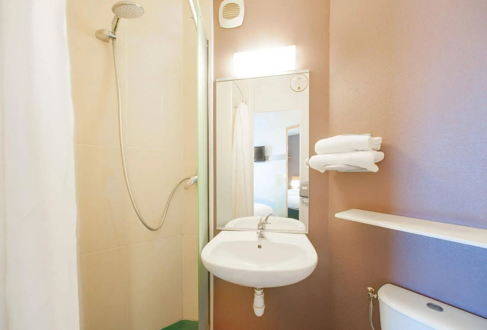 B&B HOTEL Annecy Argonay