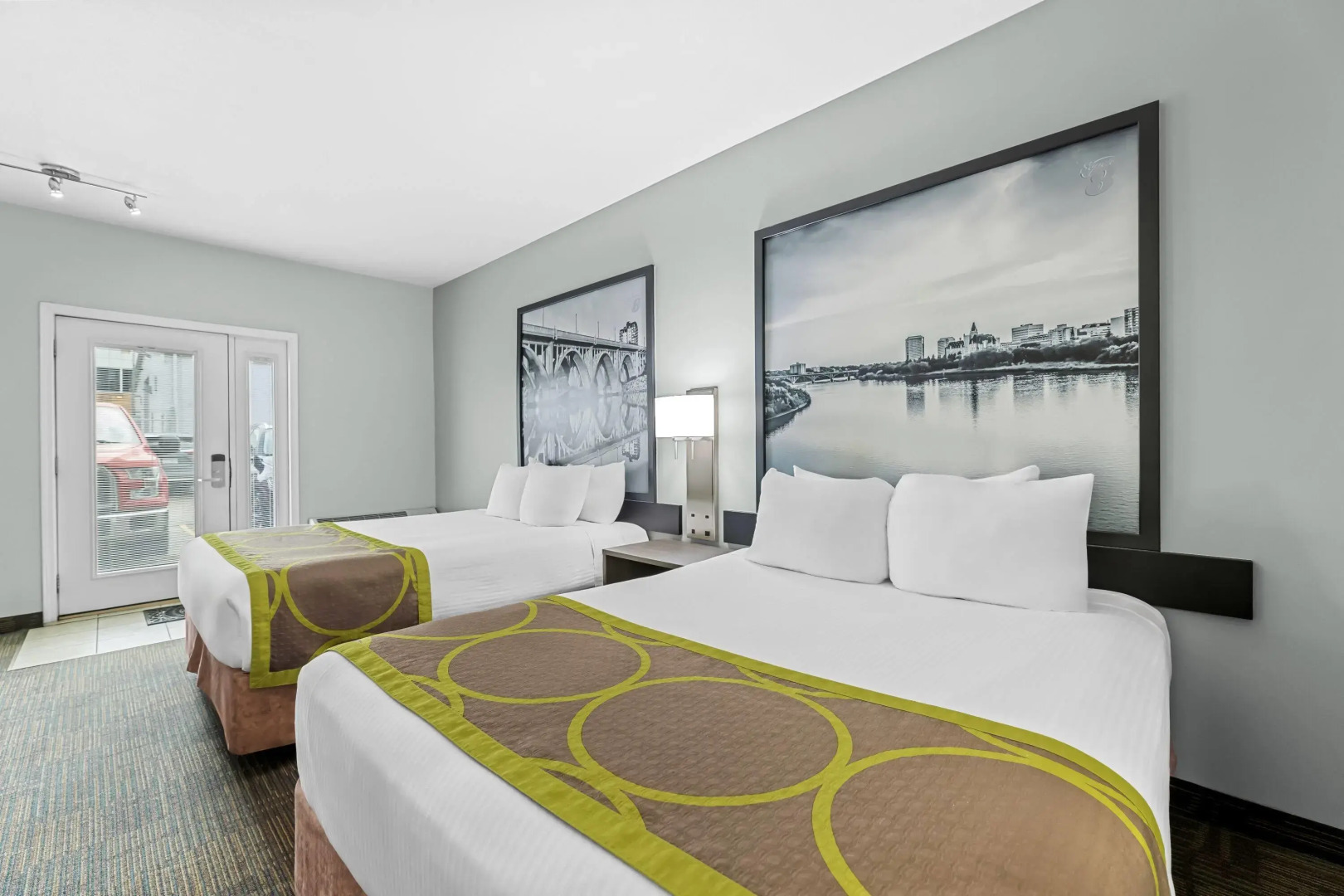 Super 8 by Wyndham Saskatoon Near Saskatoon Airport