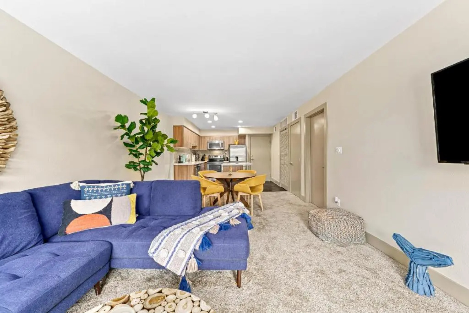 Beautiful Beachside Apartment With Marina View