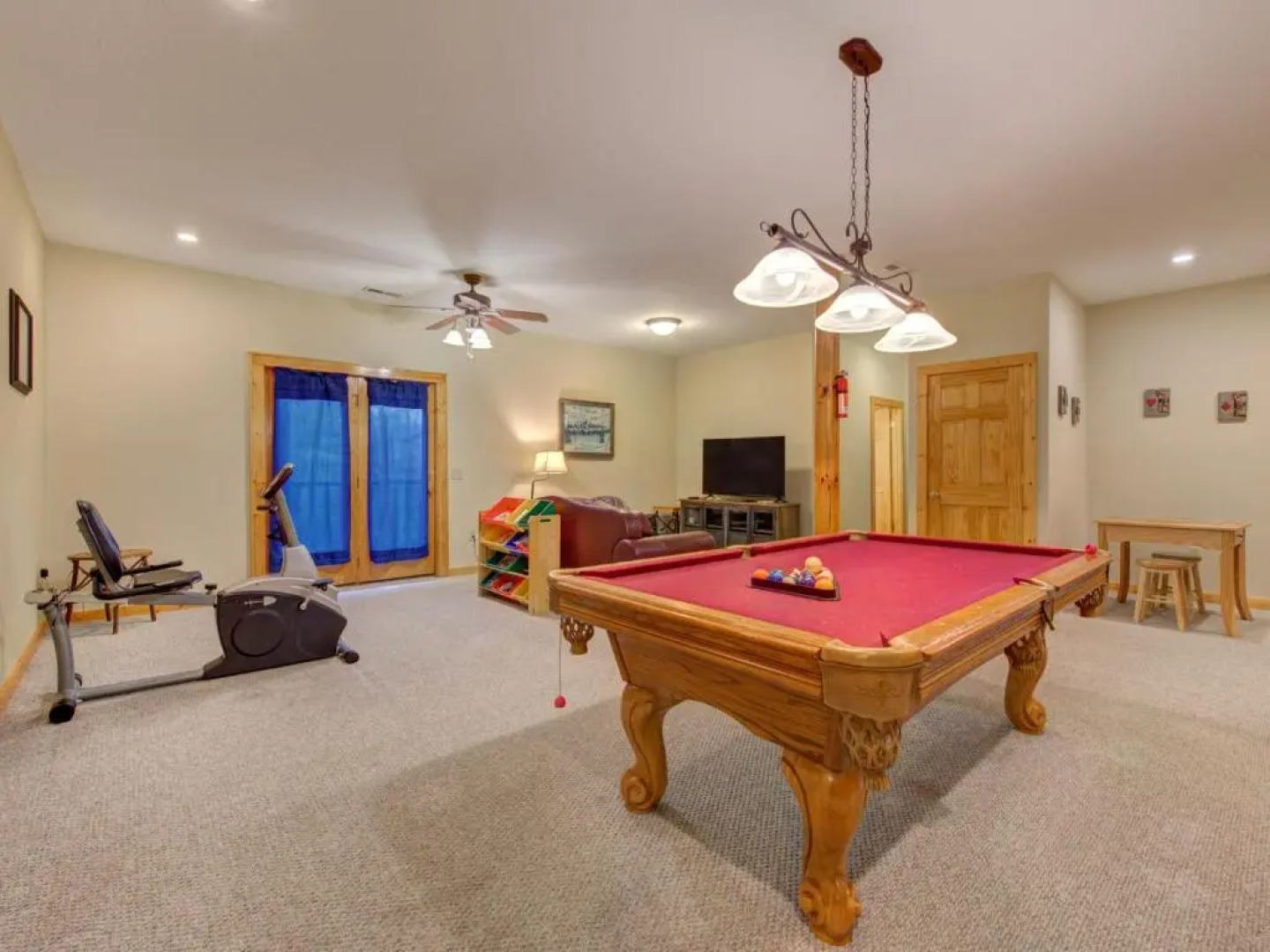 Mountain Magic, 3 Bedroom, Pool, Hot Tub, Game Room, Fireplace, Sleeps 9