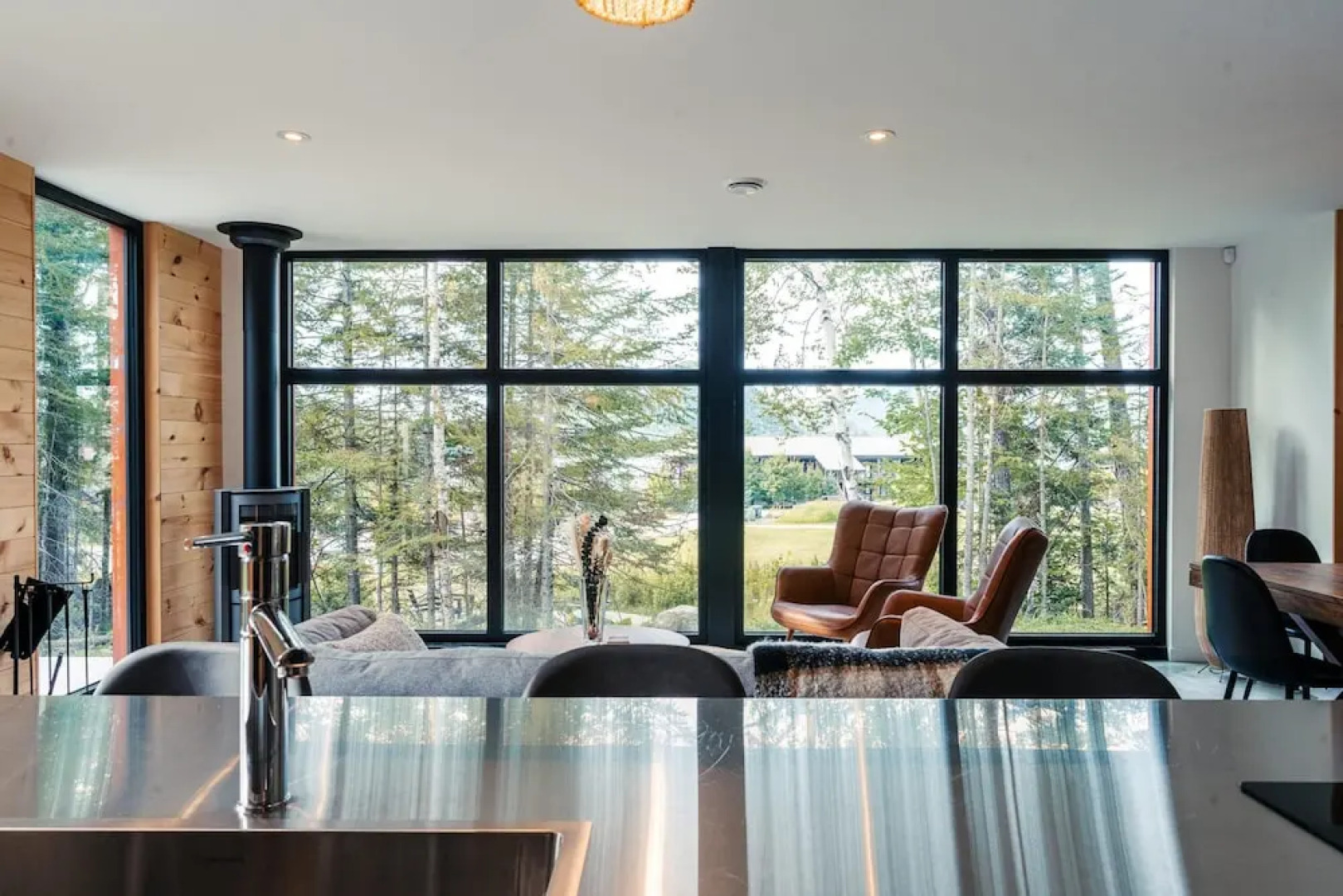 Bright Chalet With hot tub and Indoor Sauna