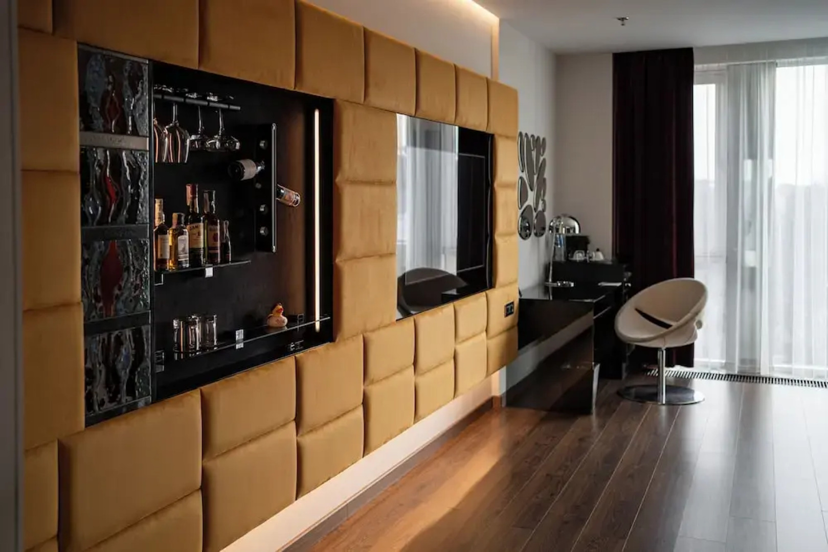 Дизайн-отель 11 Mirrors