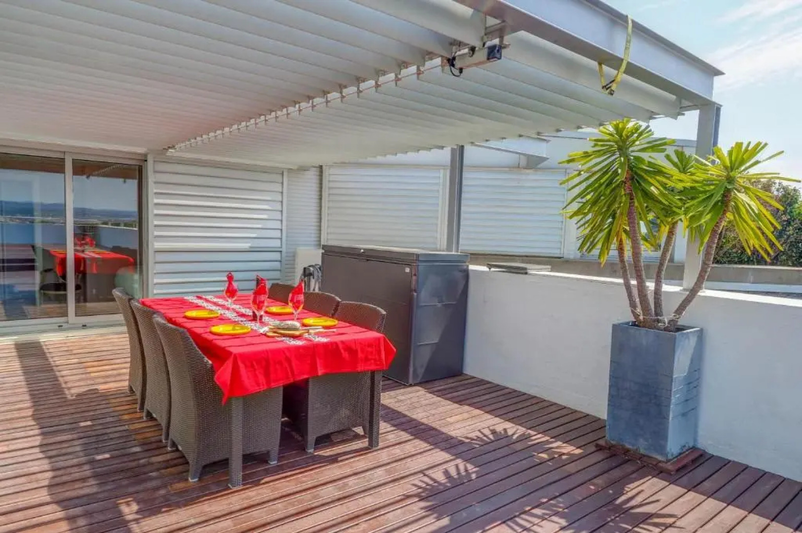 Elora Penthouse with Sea Views by Hello Homes Sitges