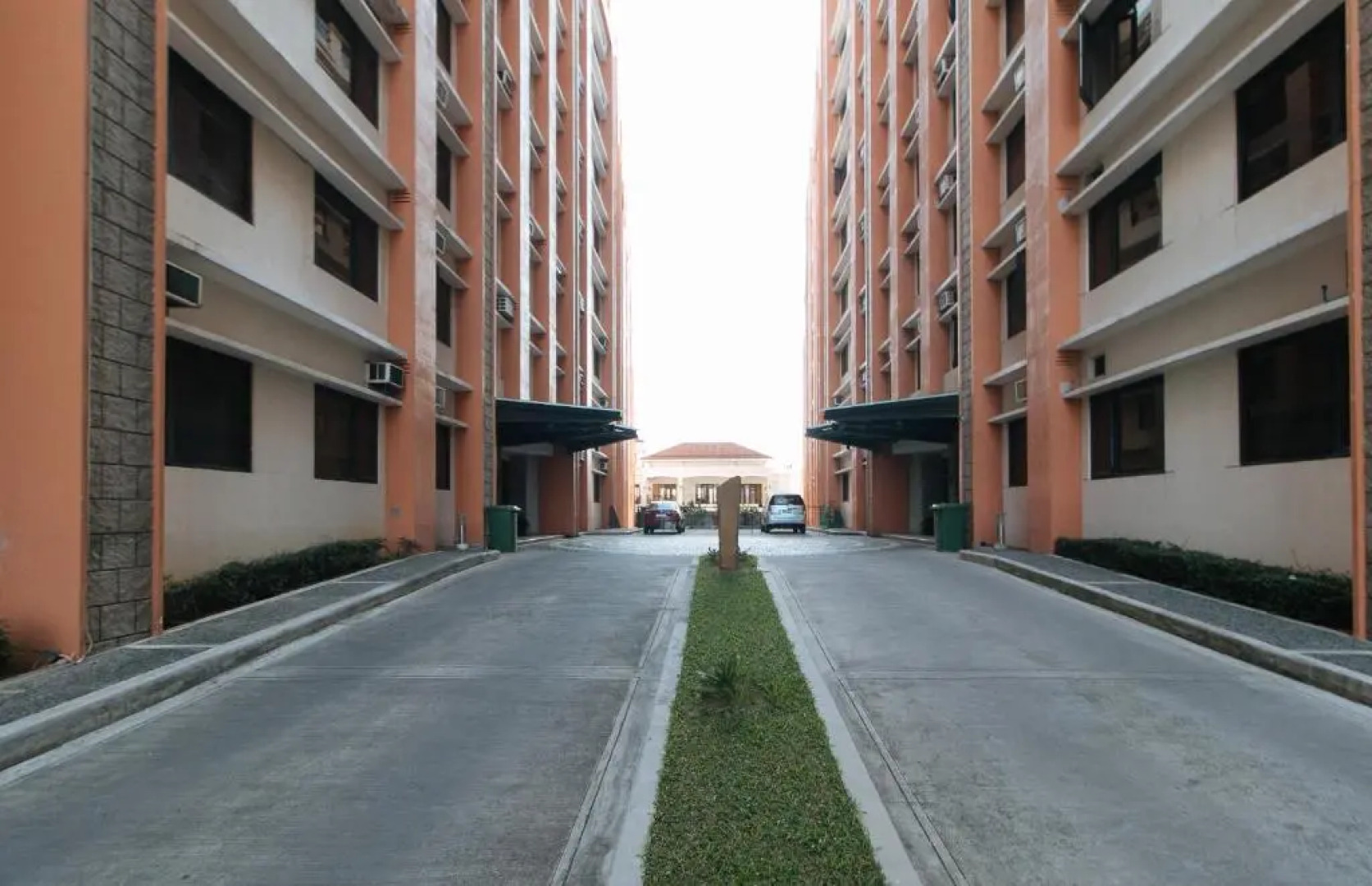 RedDoorz Premium @ Paseo Verde Las Pinas