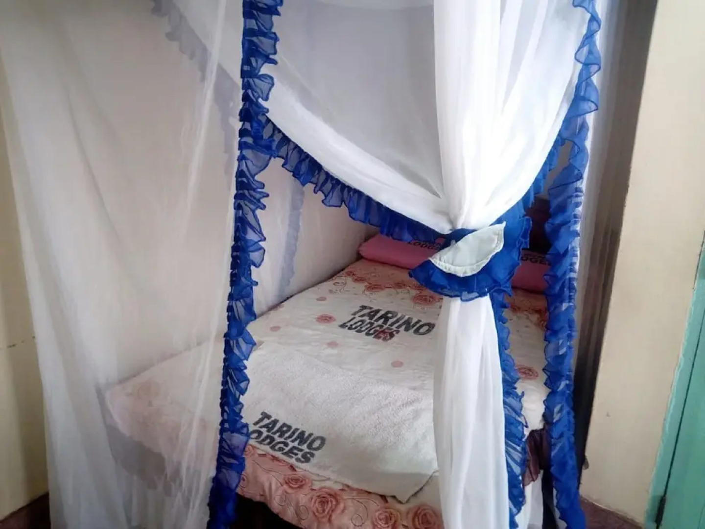 Tarino Bar And Lodging