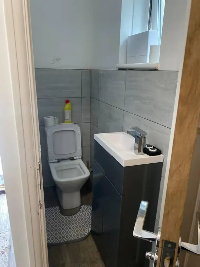 Lovely 3-bed House in Potters Bar Jacuzzi & 75inch