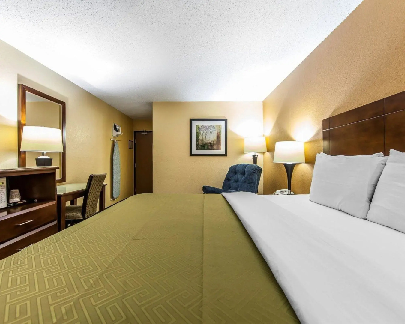 Econo Lodge Cartersville-Emerson Lake Point