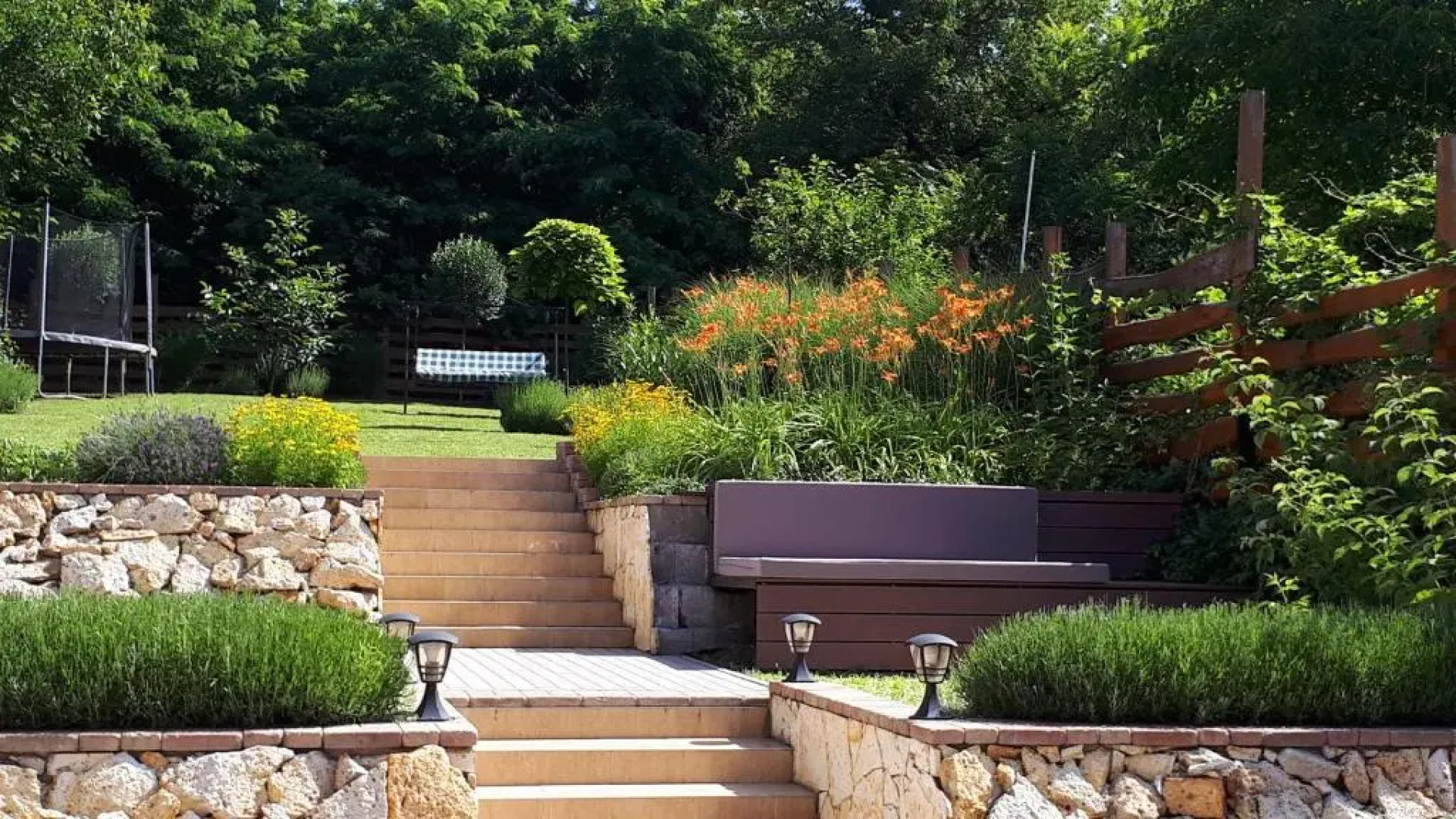 Paradise Apartmanház