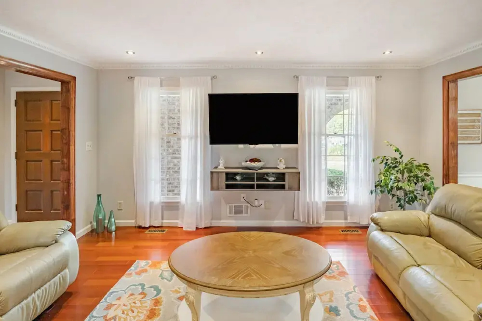 Private Pool Paradise 4 Bedroom Home by RedAwning