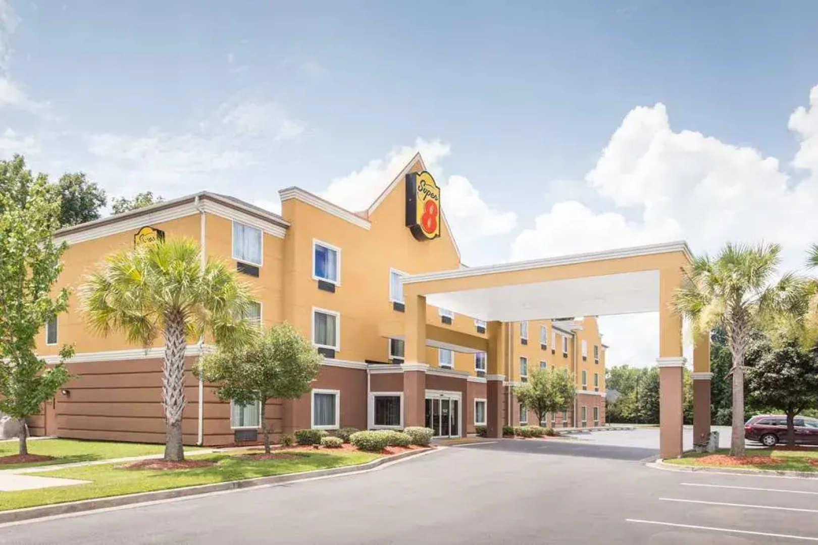 Super 8 Savannah