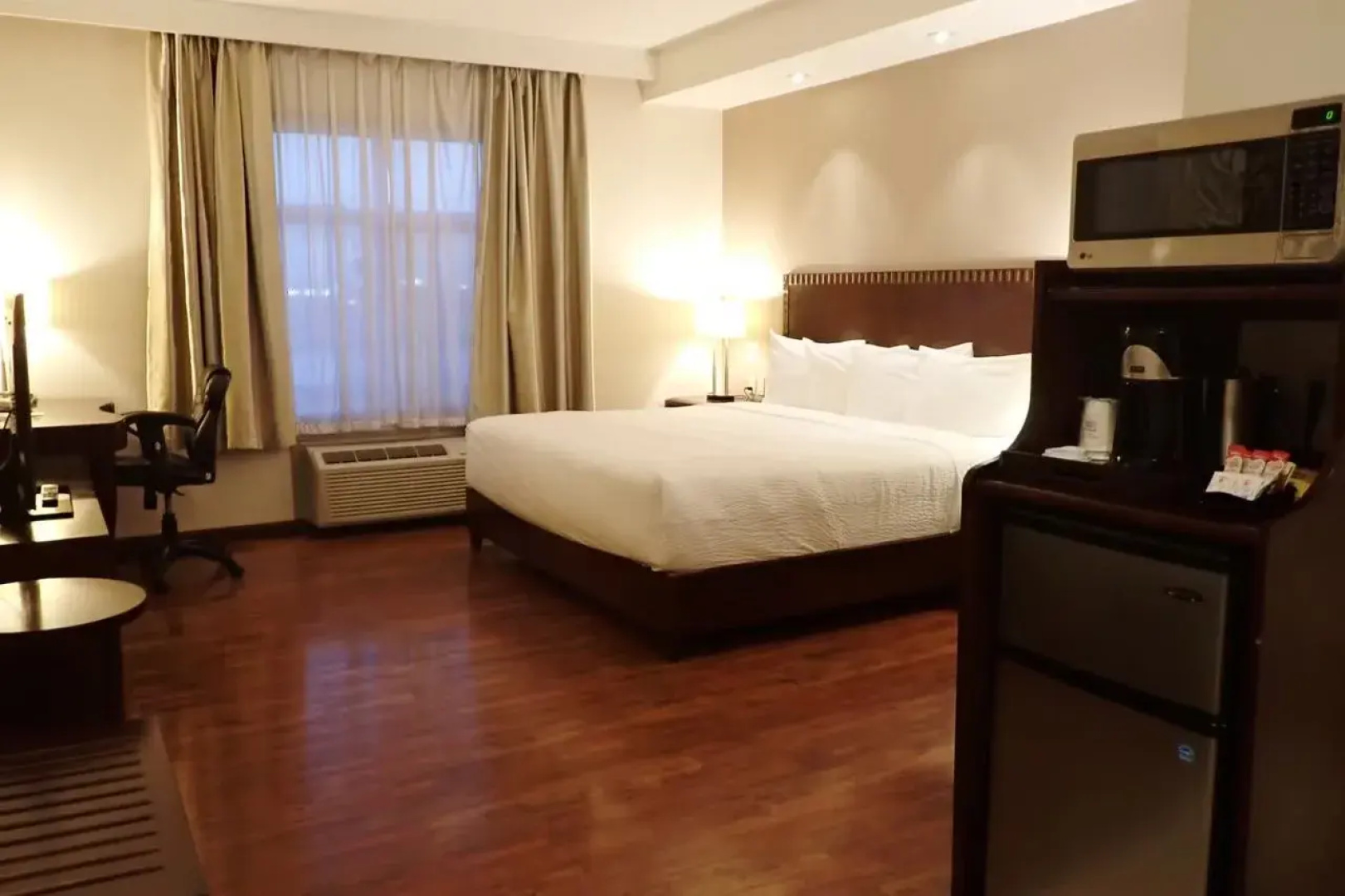 Days Inn & Suites by Wyndham Fort Saskatchewan