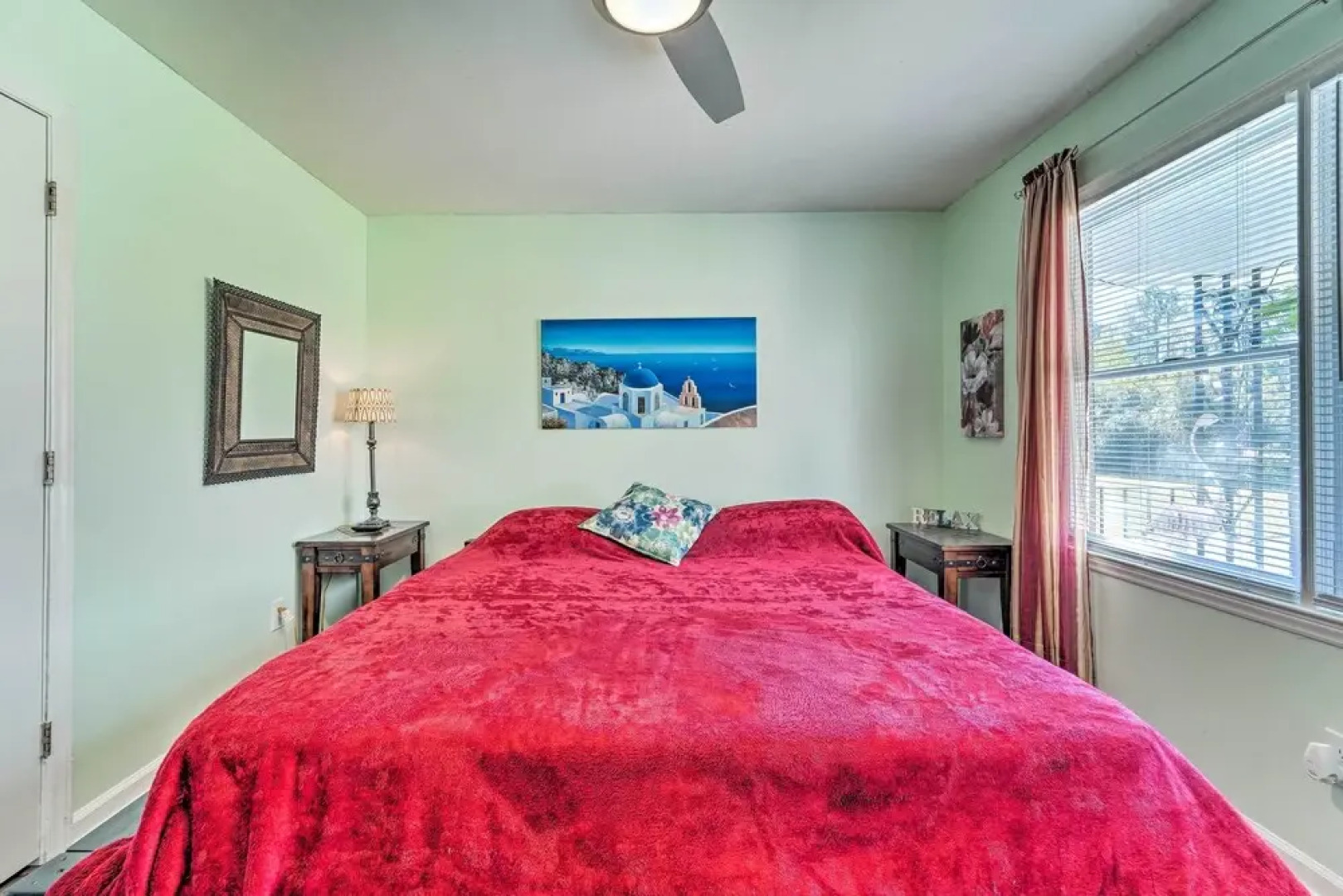 Charming Wilmington Home w/ Screened-in Porch