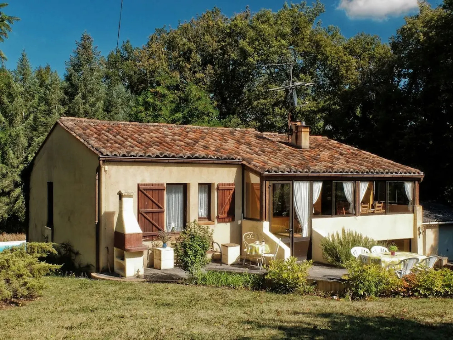 Spacious Holiday Home in Anglars-nozac With Swimming Pool