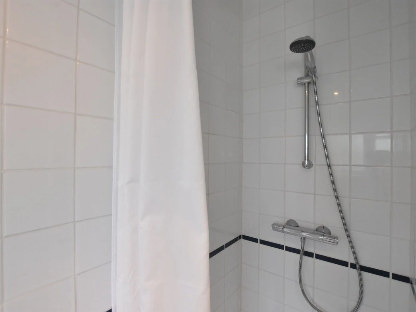 Modern Holiday Home in Nieuwvliet with Garden