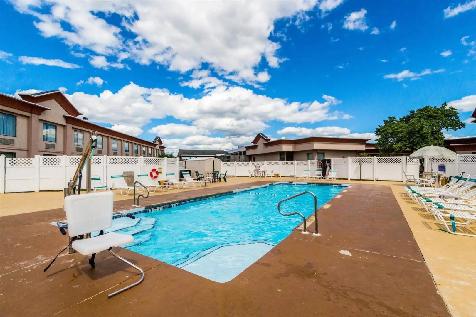 Econo Lodge Inn & Suites Chambersburg Central