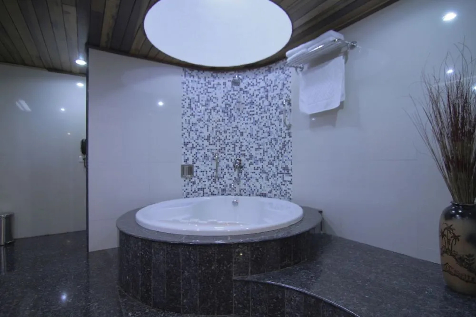 Manu Allaya Spa Resort