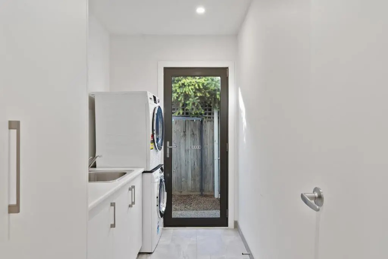 TORQUAY Relax and Unwind Beach 300m Table Tennis