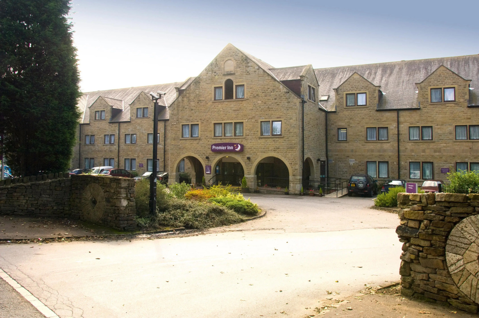 Premier Inn Huddersfield North