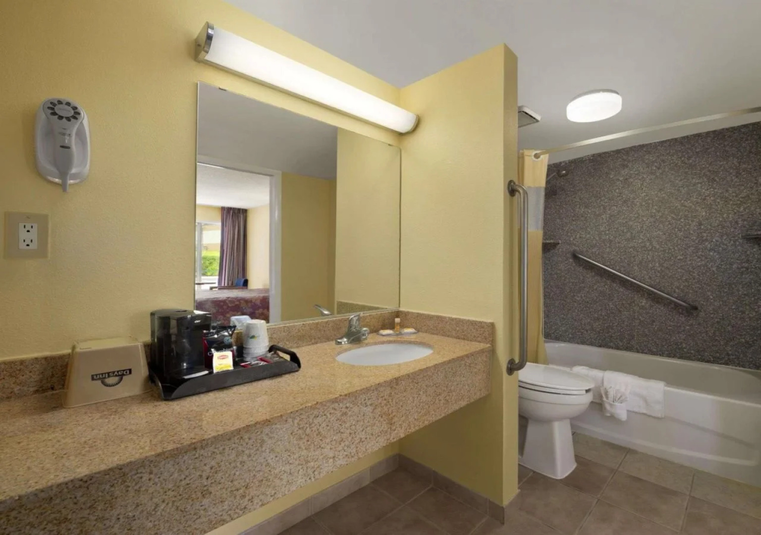 Rose Garden Inn & Suites