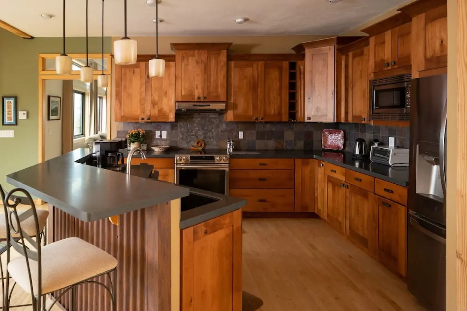 Lookout Lodge In Wondervu 4 Bedroom Home by RedAwning