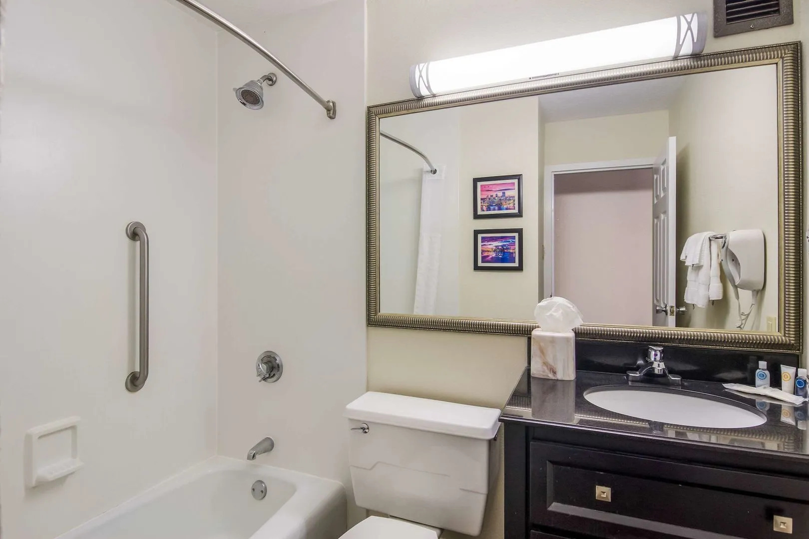 Comfort Inn & Suites Pittsburgh Fox Chapel