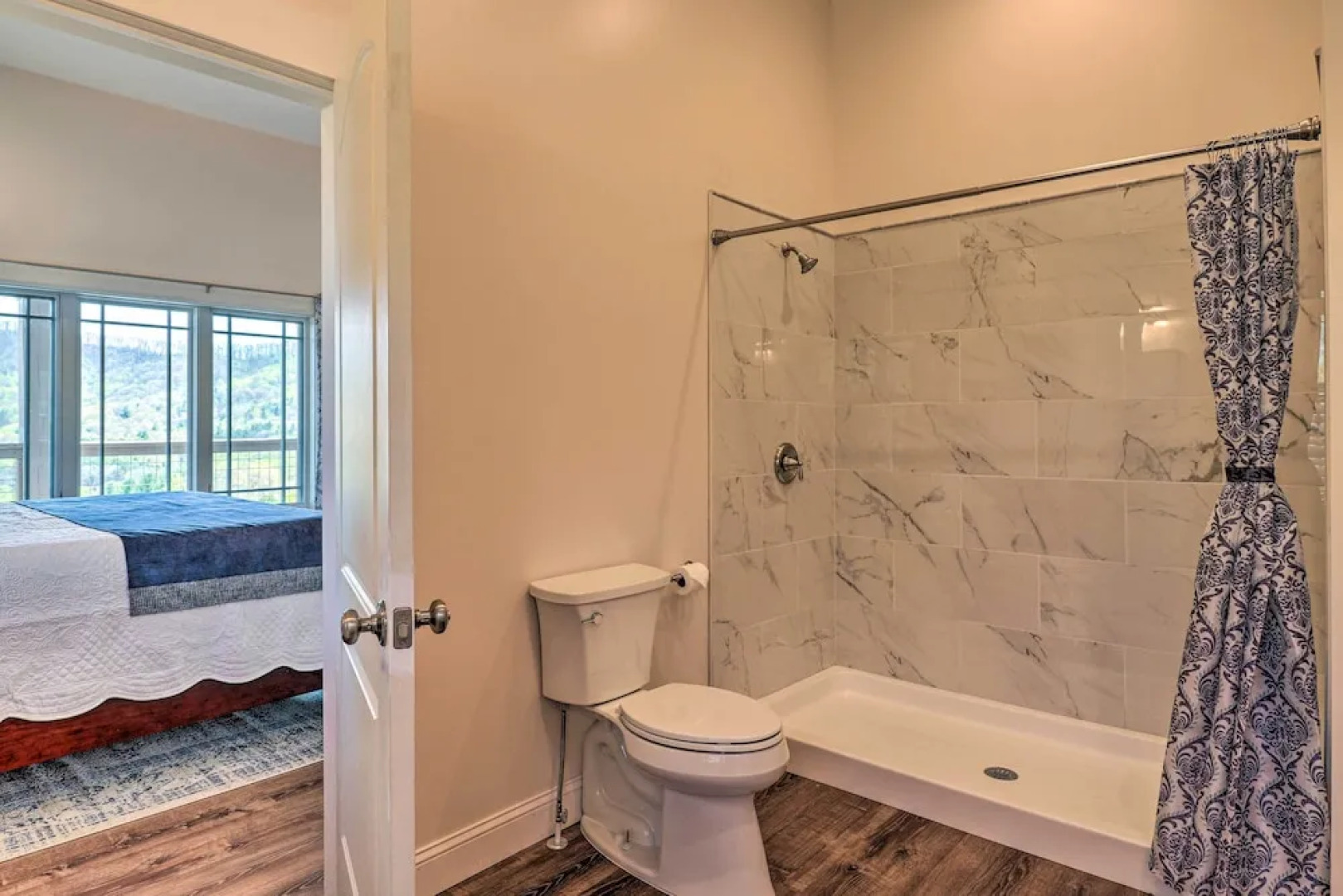 Mountain Refuge w/ View, 12 Mi to Asheville!