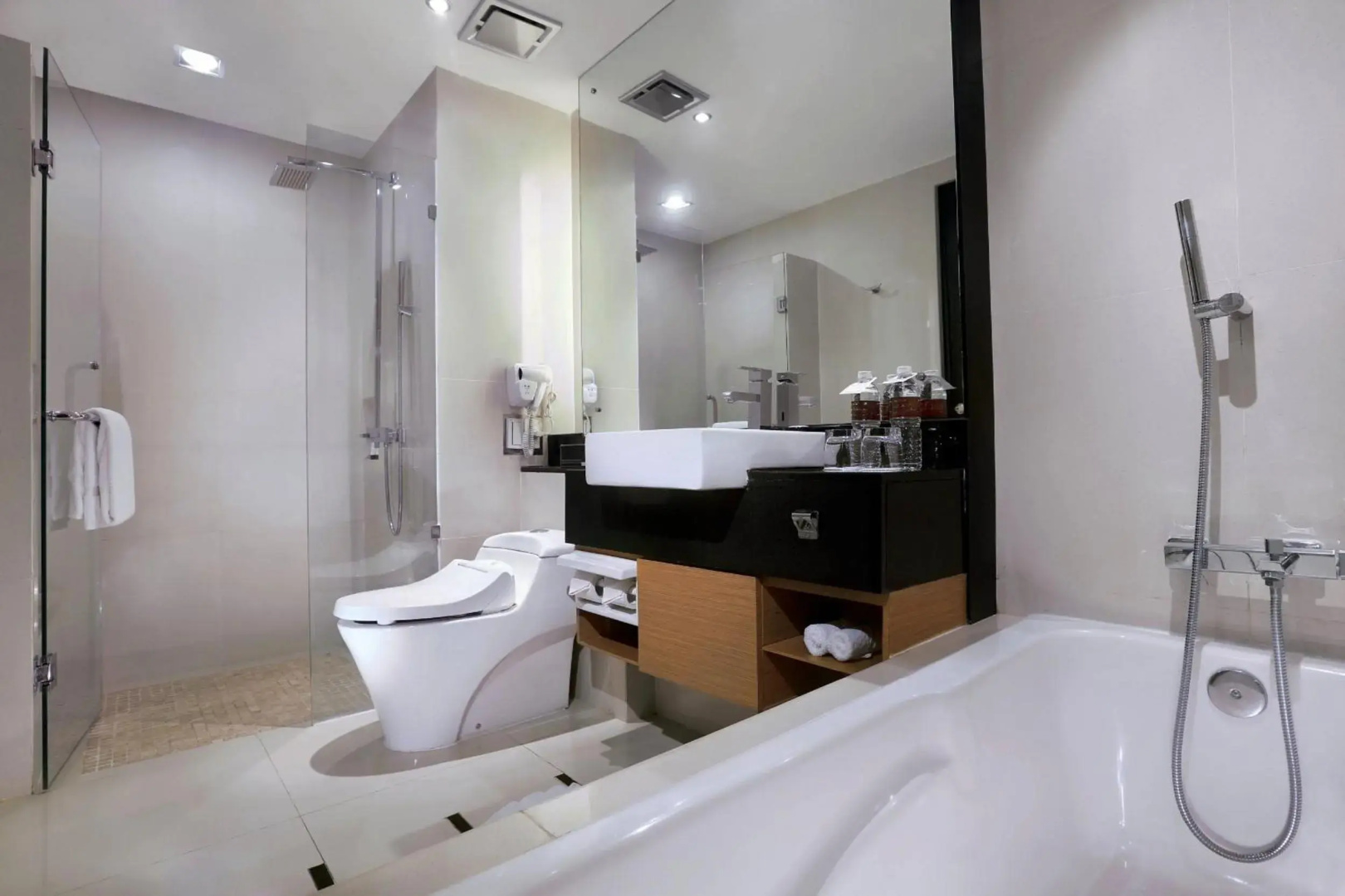 Grand Aston Medan