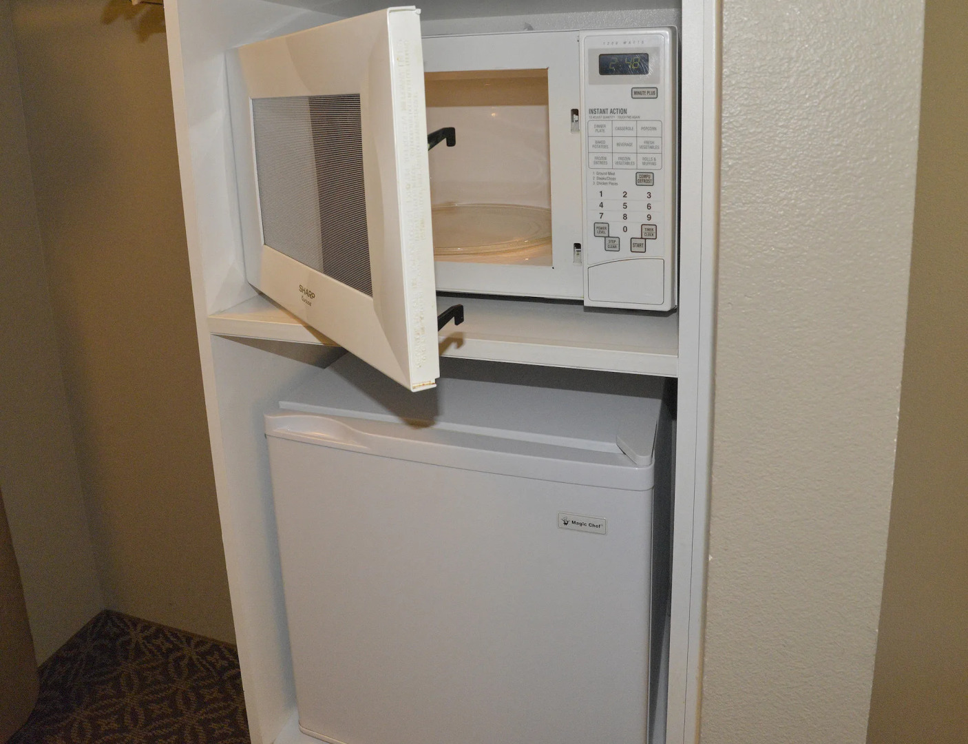 Hilltop Inn by Riversage