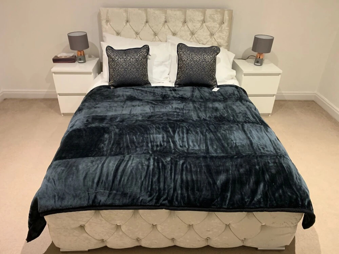 Royal Oak Apartment in Manchester Central Location