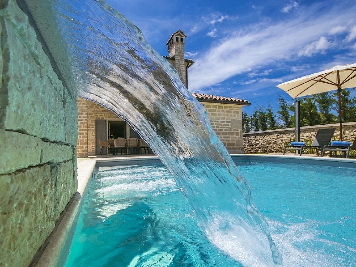 Plushy Villa in Ladici With Pool and Whirlpool