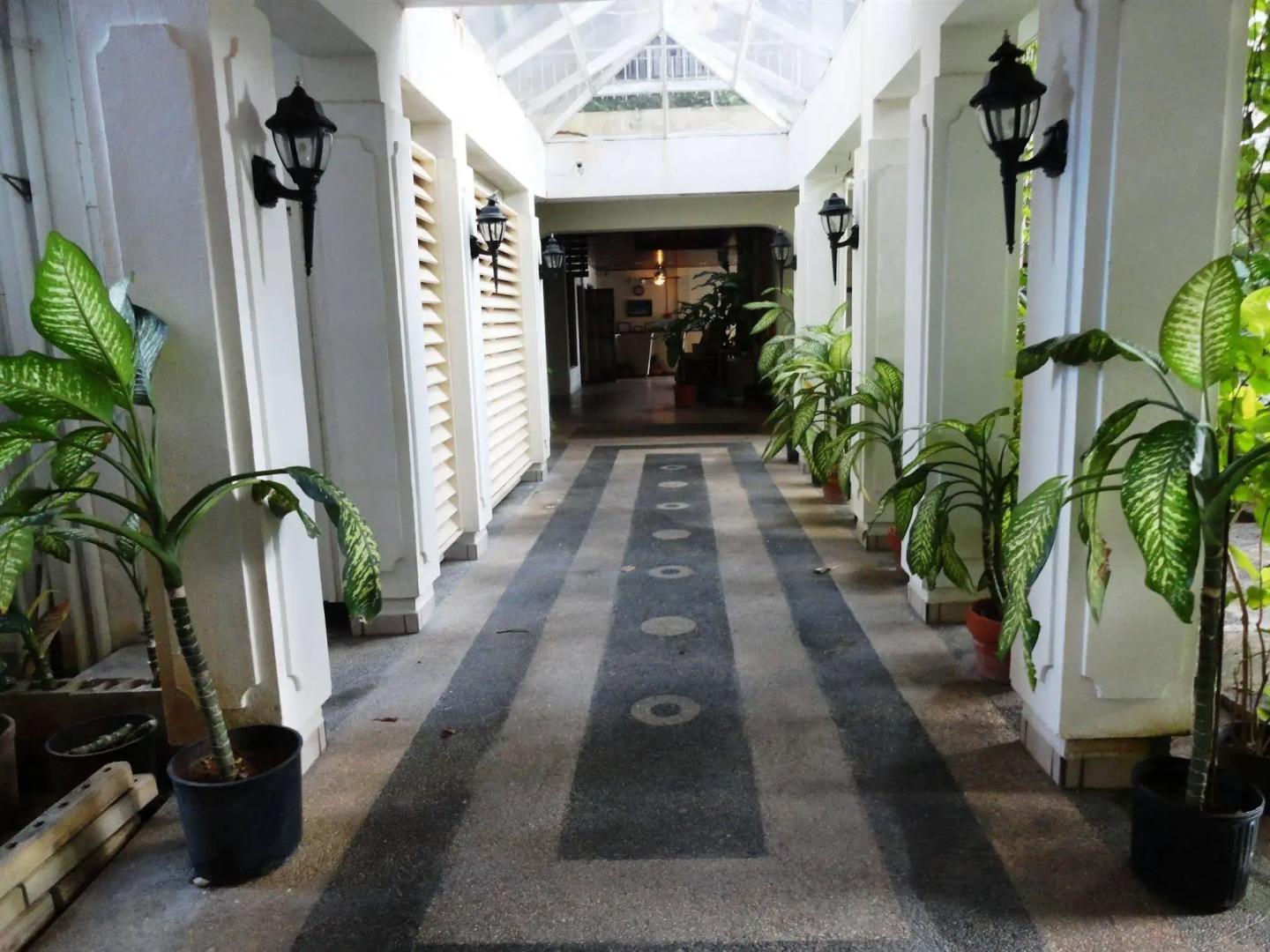 Summer Holiday Hotel