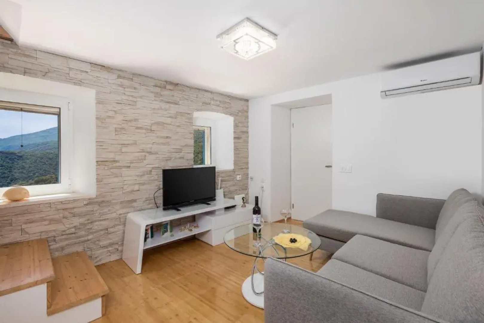 House Bajota with terrace and sea view