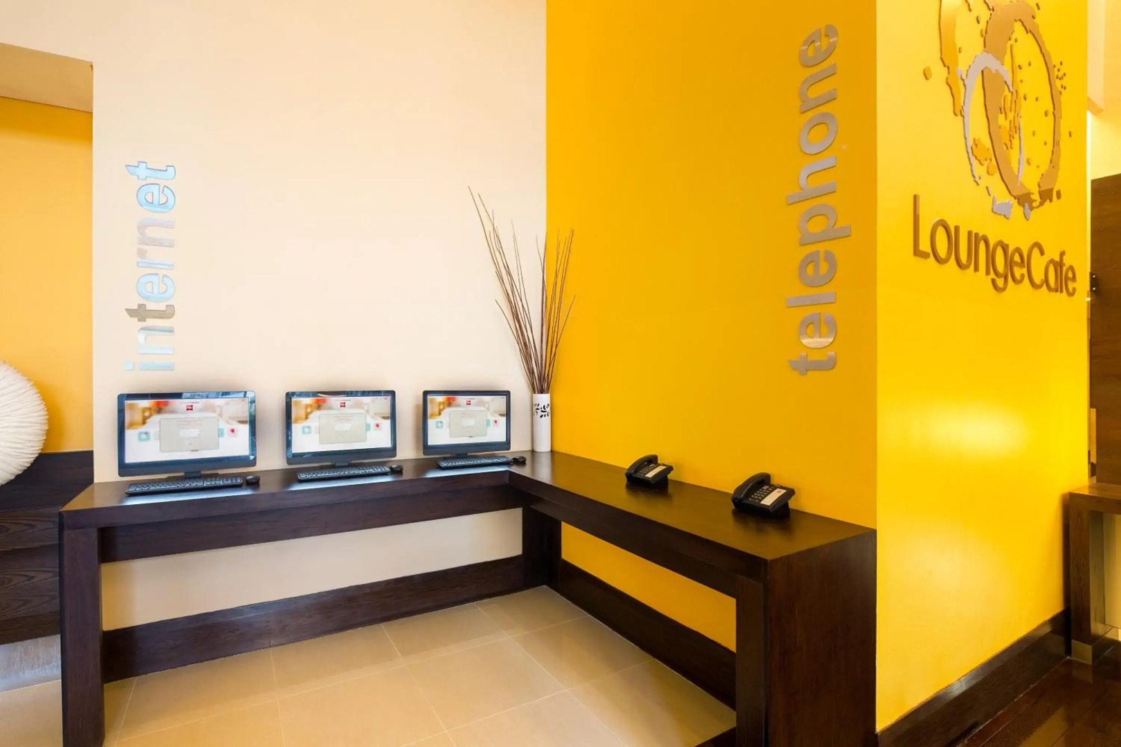 Отель ibis Al Rigga