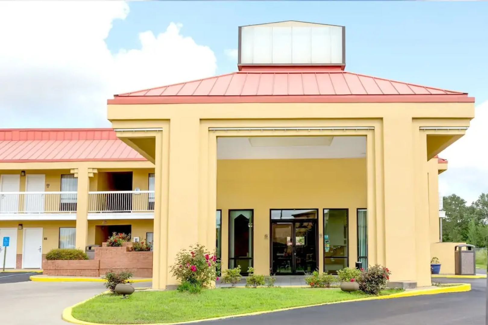 Super 8 Madison/Ridgeland Area