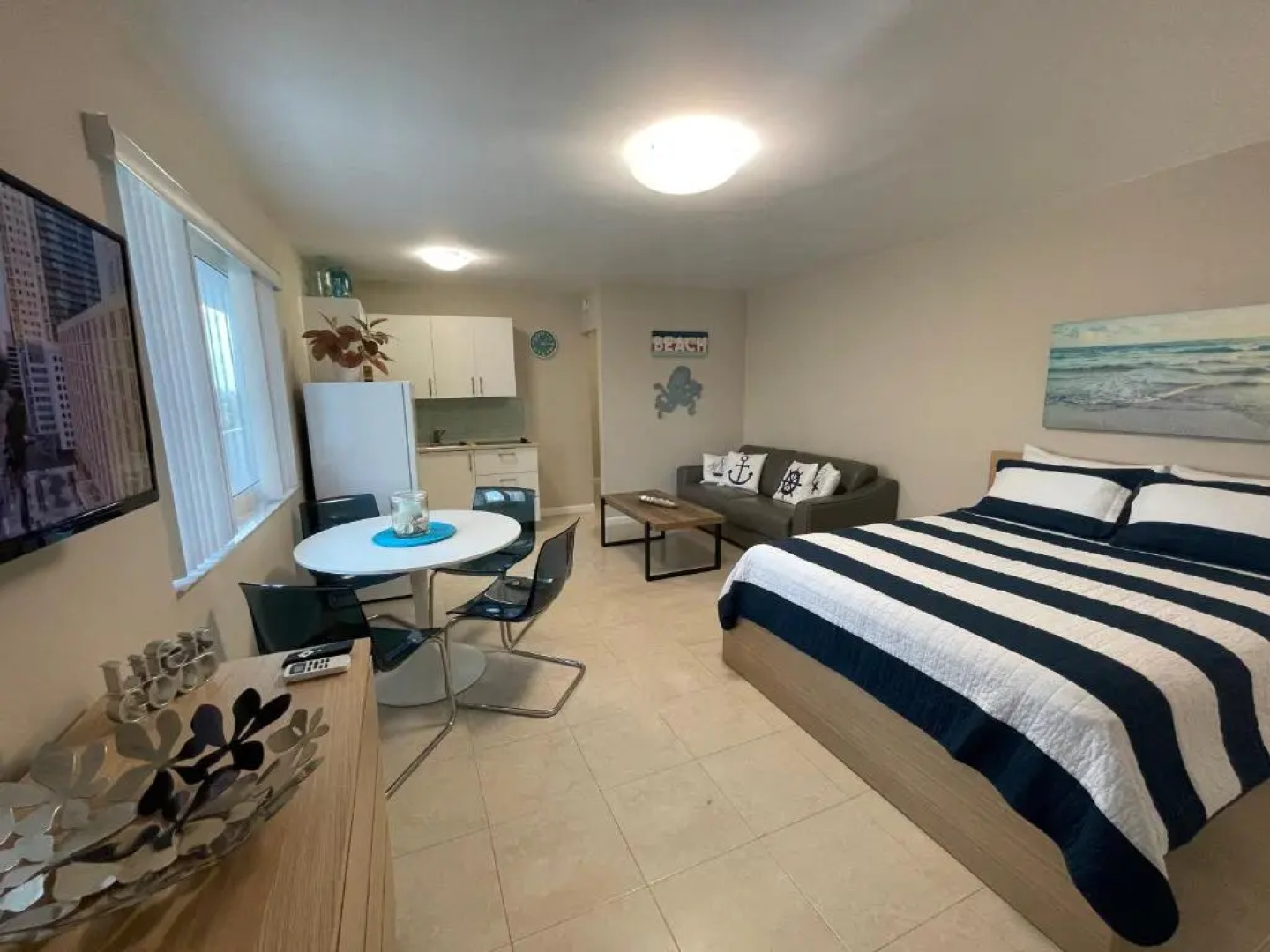 Studio right on the beach at Lauderdale By The Sea