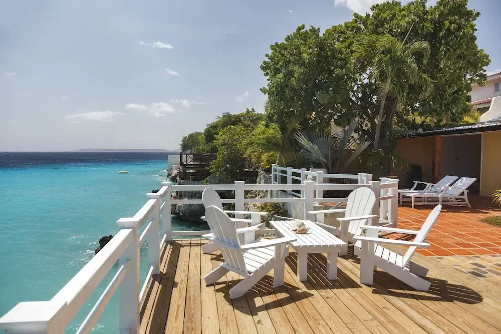 Sun Reef Village on Sea