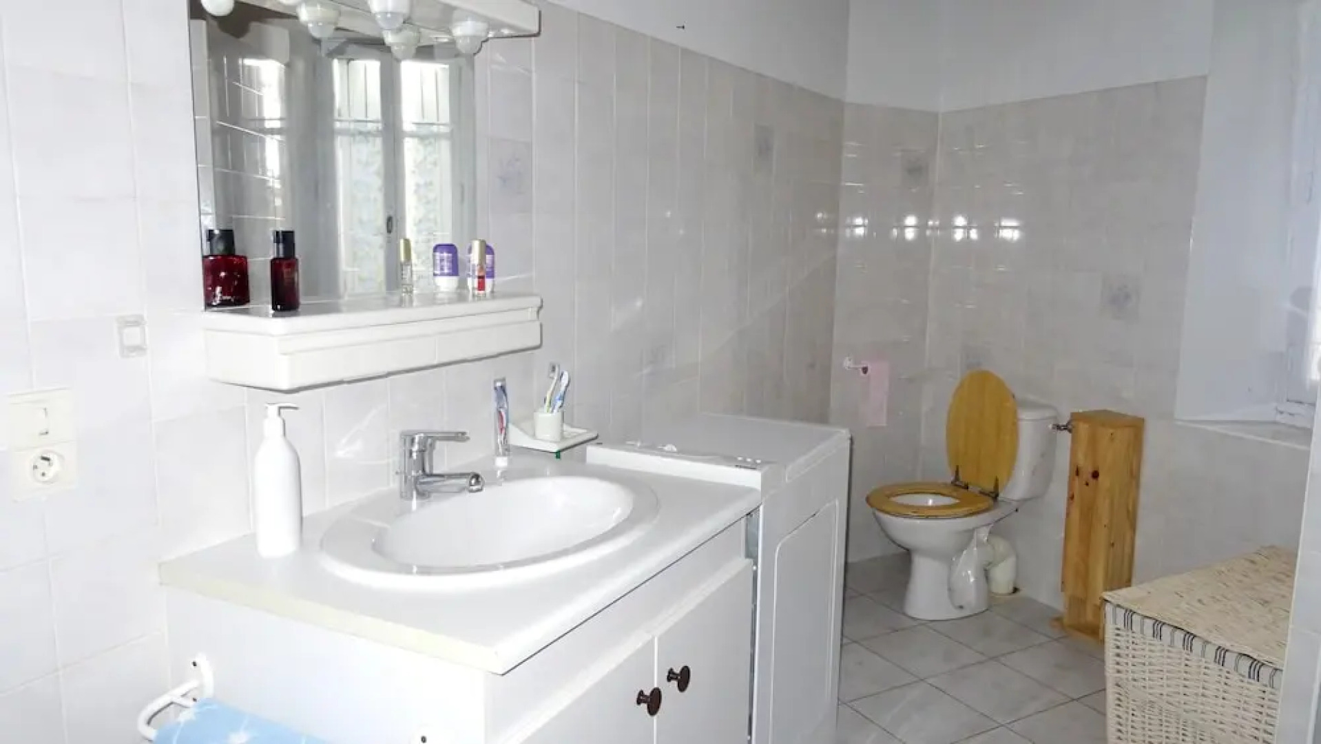 House With 2 Bedrooms in Monieux, With Wonderful Mountain View and Fur