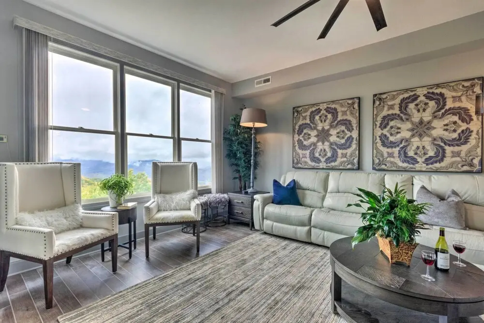 Modern Mountain-view Smokies Retreat w/ Balcony