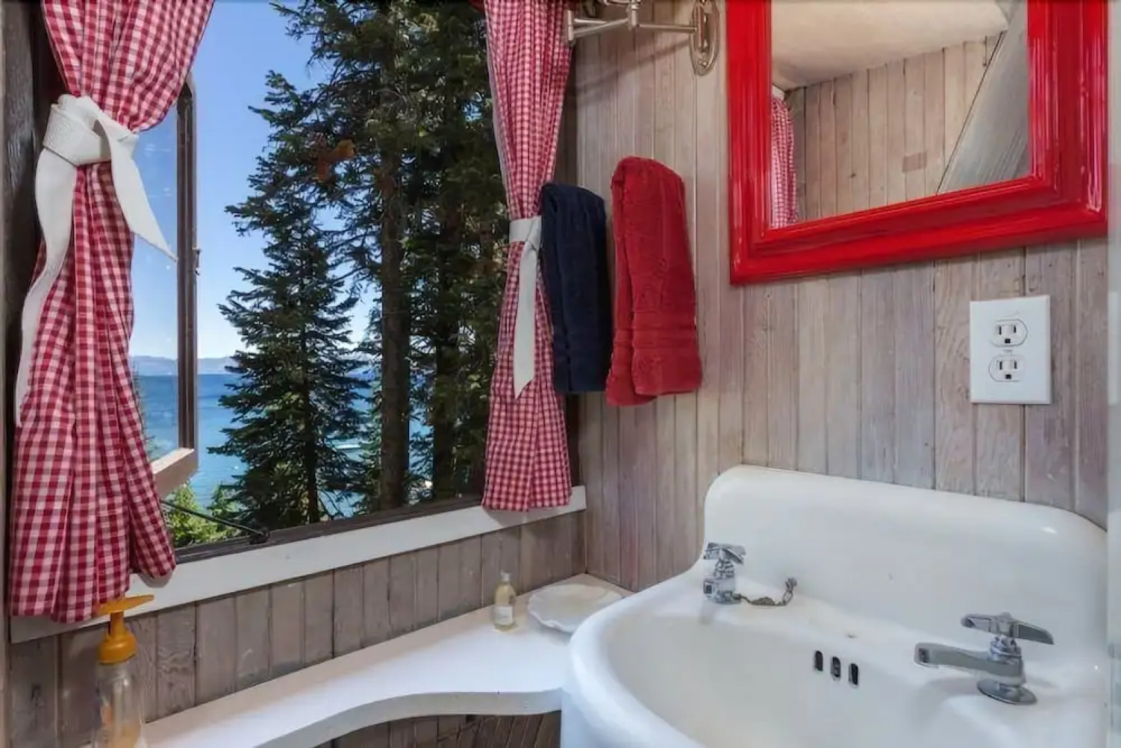 Fraser Lakefront Rental Cabin by RedAwning