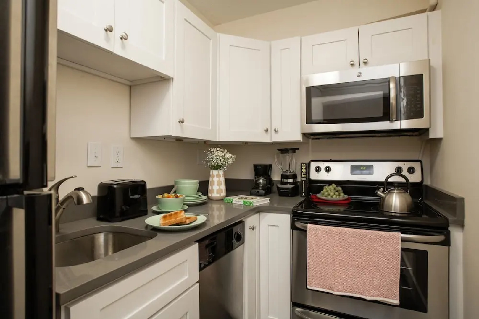 One Bedroom Apartment in Brookline by Namastay