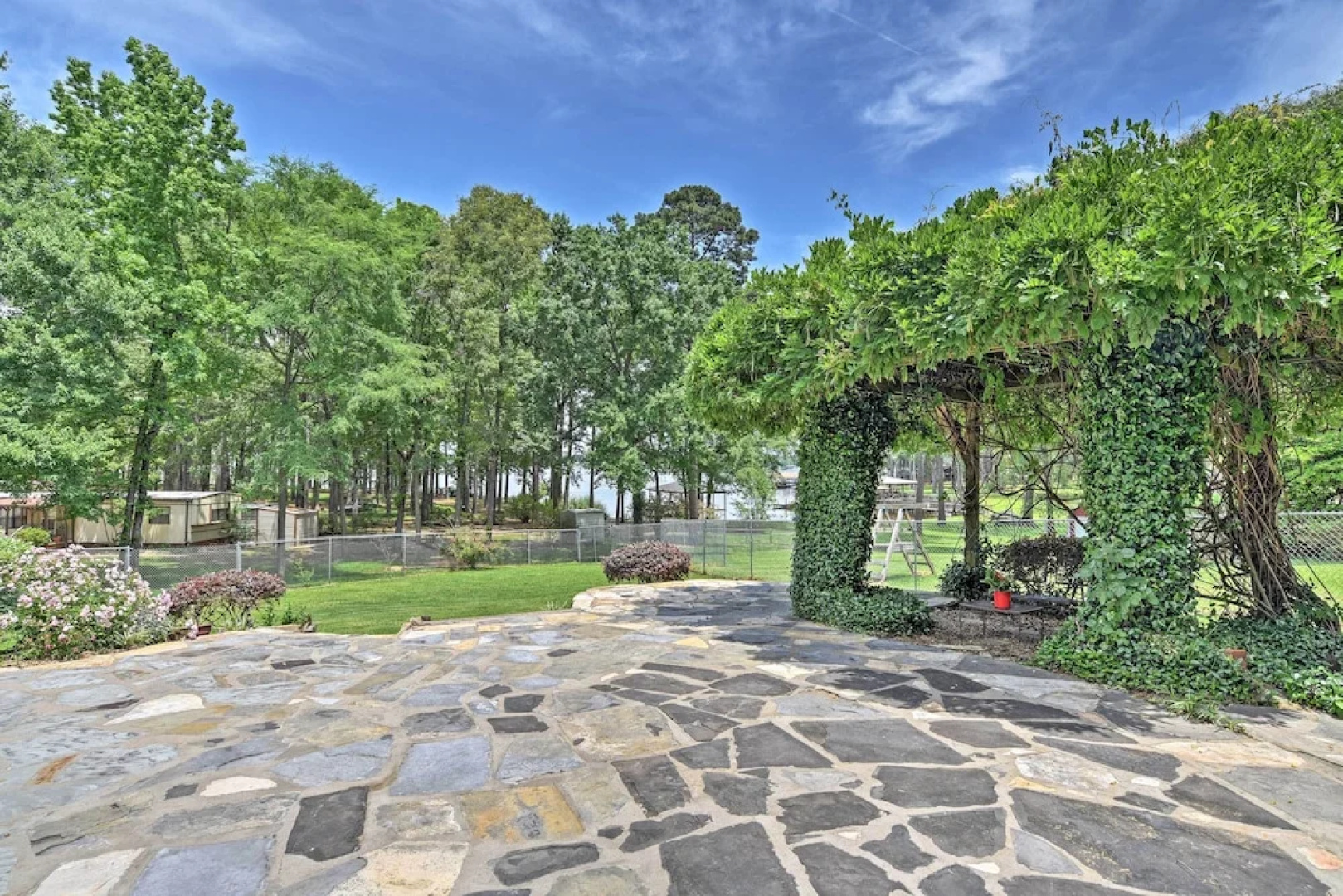 Cozy Lakefront Benton Home ~ 20 Mi to Shreveport!