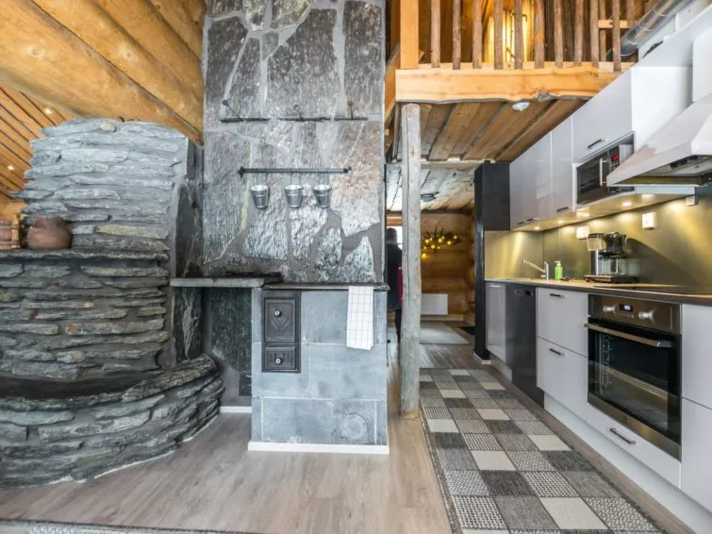 Juurakkopirtti Villa