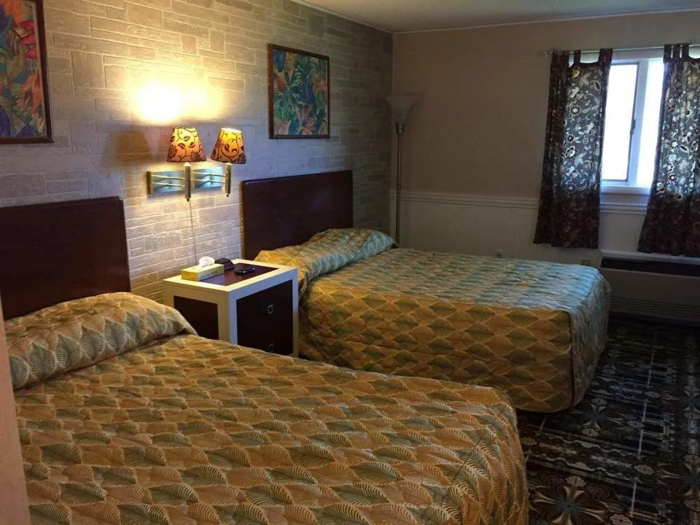 May's Polynesian Motel