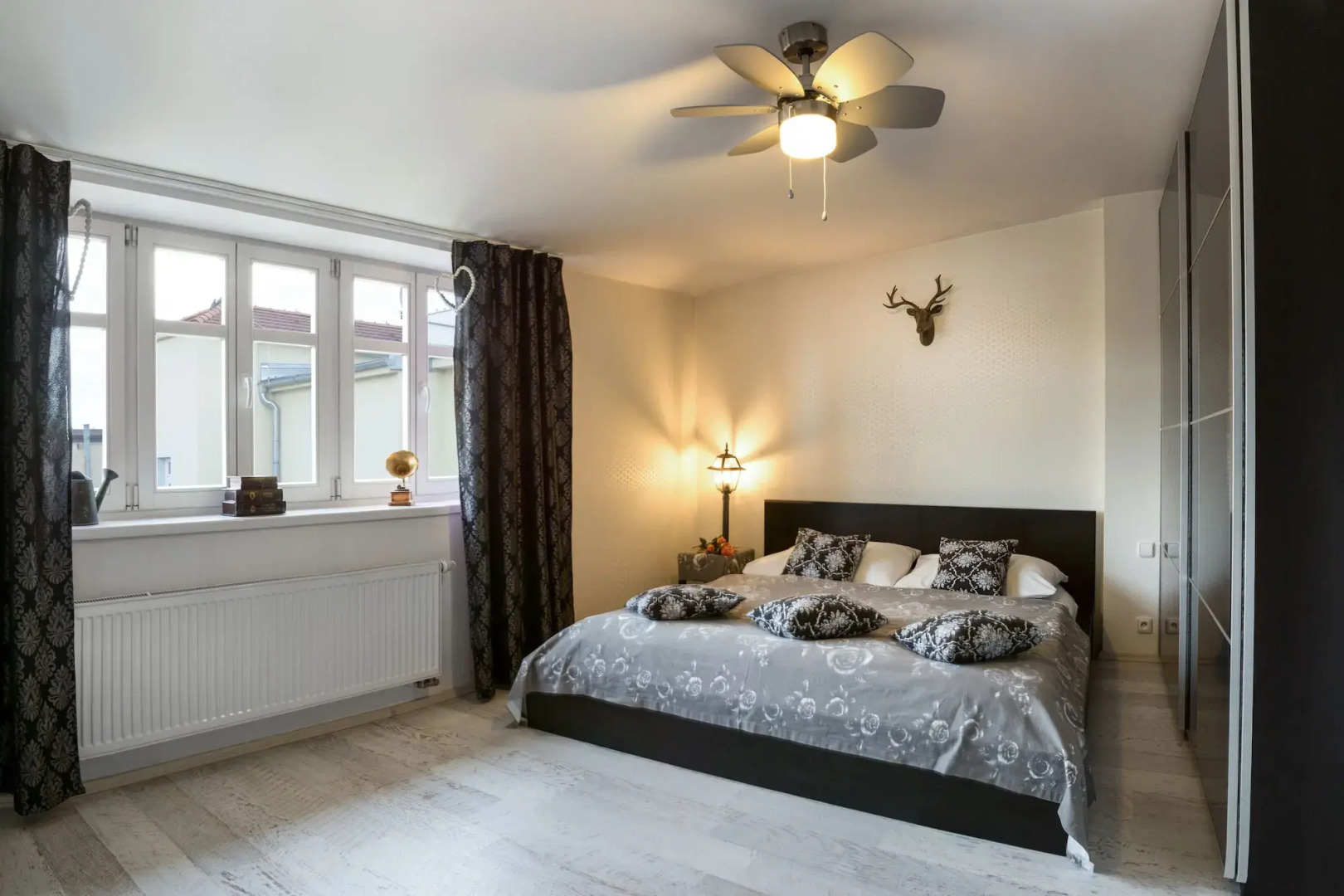 Royal Court Apartments