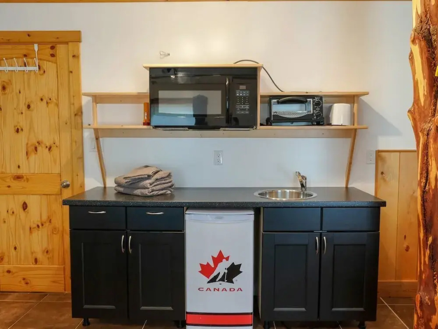 Beautiful Log Chalet Near Fernie, BC