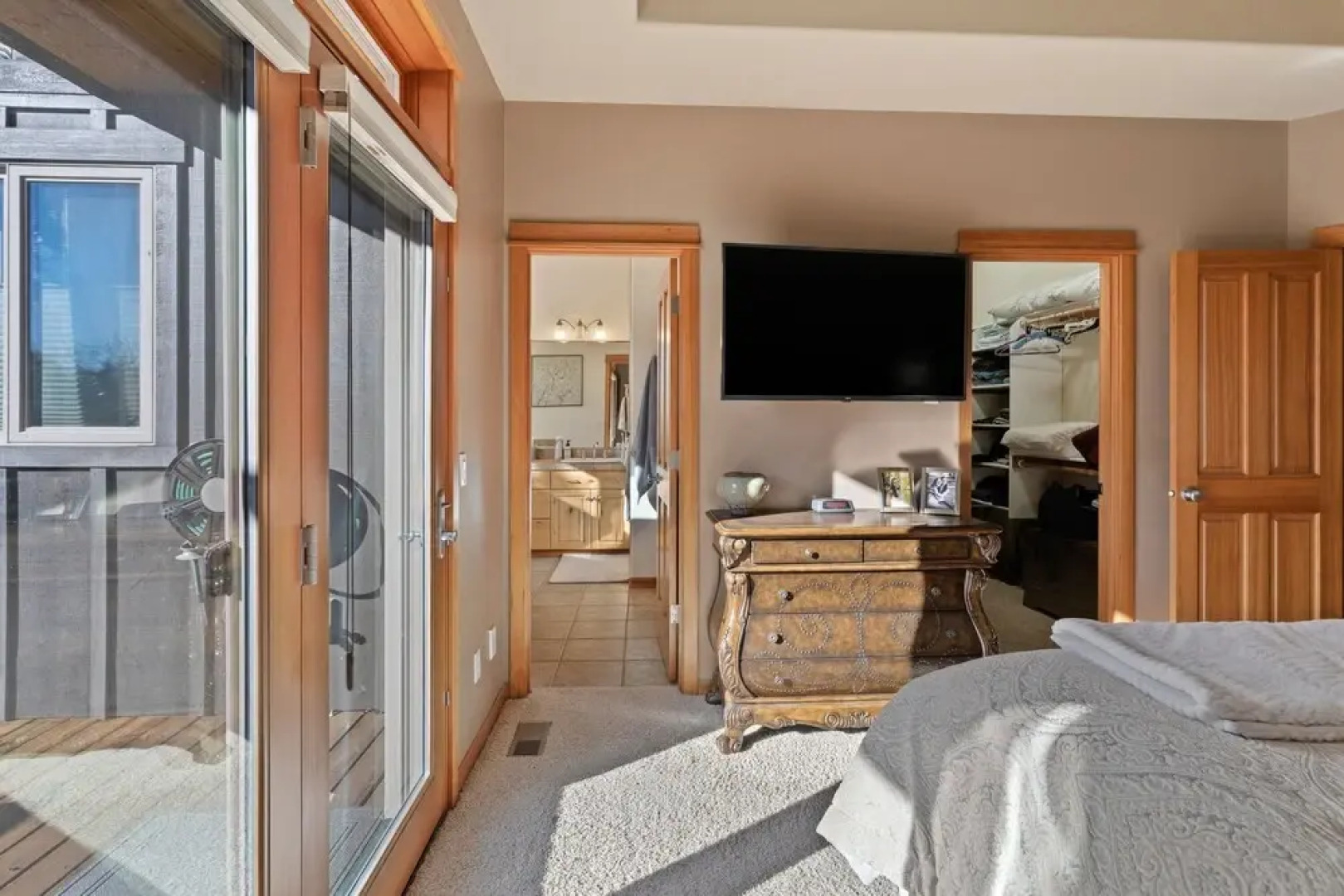 Luna View 3 Bedroom Home by Redawning